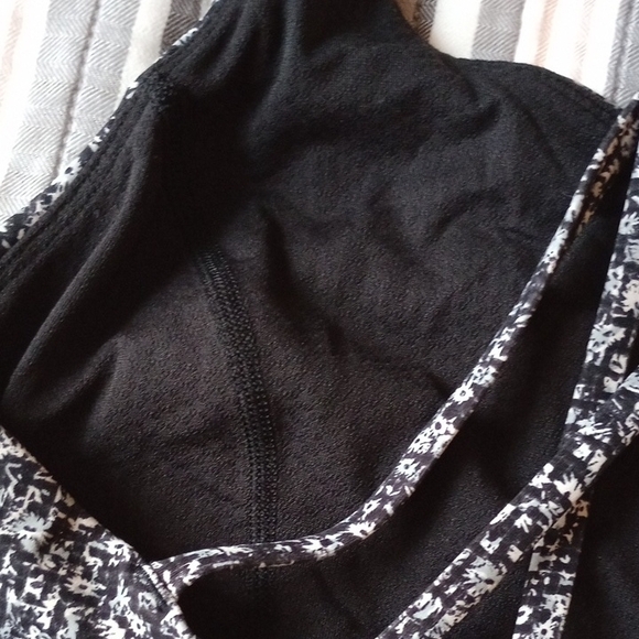 Lululemon Athletica Black and White Crisscross Sports Bra - Picture 6 of 10